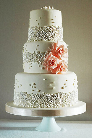 Торт свадебный Белый с бусинами и розами №722