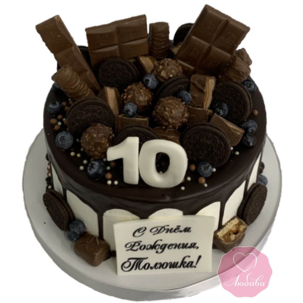 Торт украшенный шоколадками №3478